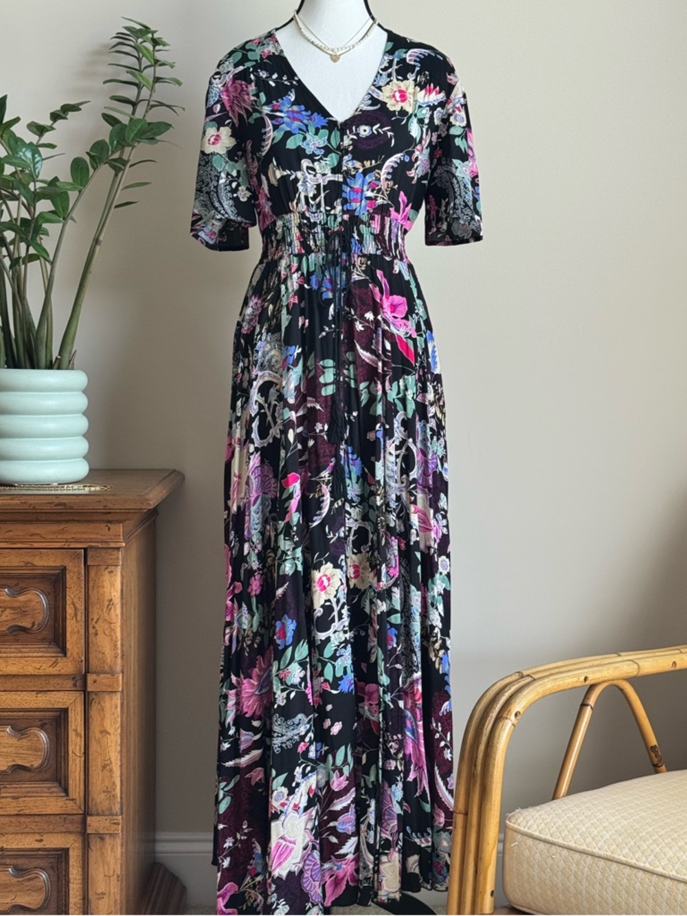 🔹 Floral V-Neck Maxi Dress in Black With Multicolor Flowers Sz Medium - Picture 2 of 8